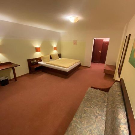 Hotel Goldener Löwe Zeulenroda-Triebes Exteriör bild